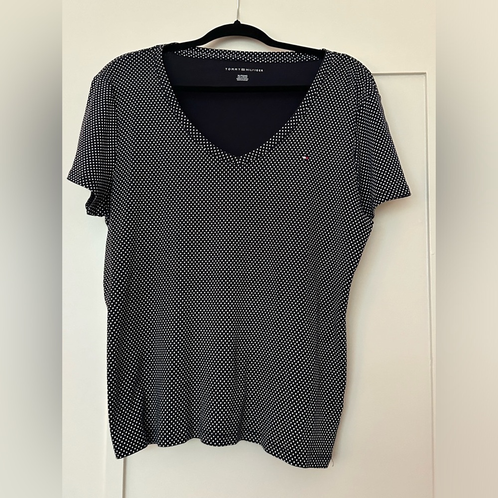 Tommy Hilfiger V-Neck top- barely worn/Great condition- XL